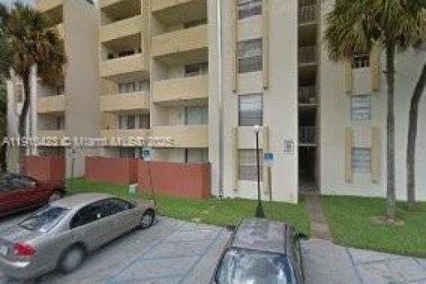 Copropriété à louer à Hialeah Gardens, Floride: 2 chambres, 89.19 m2 № 1966590 - photo 7