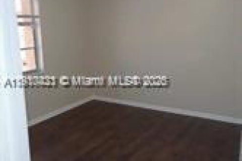 Copropriété à louer à Hialeah Gardens, Floride: 2 chambres, 89.19 m2 № 1966590 - photo 4