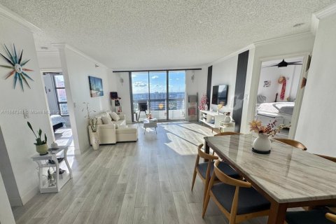 Condominio en venta en Aventura, Florida, 2 dormitorios, 101.36 m2 № 1942005 - foto 1