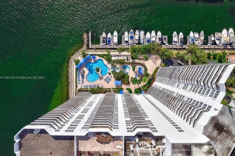 Condominio en venta en Aventura, Florida, 2 dormitorios, 101.36 m2 № 1942005 - foto 15