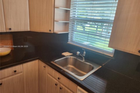 Купить кондоминиум в Дирфилд-Бич, Флорида 2 спальни, 76.18м2, № 1964960 - фото 8