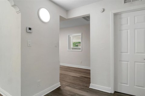 House in Tampa, Florida 3 bedrooms, 101.08 sq.m. № 2225008 - photo 29