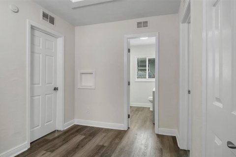House in Tampa, Florida 3 bedrooms, 101.08 sq.m. № 2225008 - photo 19