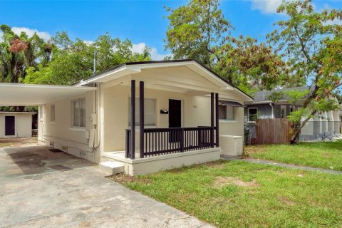 House in Tampa, Florida 3 bedrooms, 101.08 sq.m. № 2225008 - photo 4