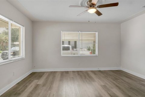 House in Tampa, Florida 3 bedrooms, 101.08 sq.m. № 2225008 - photo 26