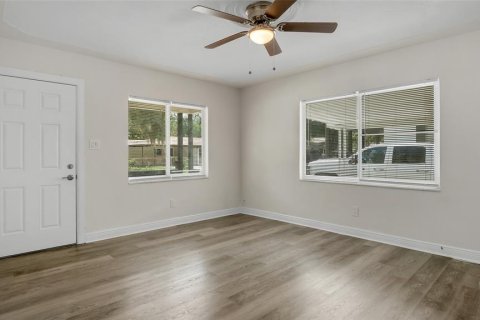 House in Tampa, Florida 3 bedrooms, 101.08 sq.m. № 2225008 - photo 27