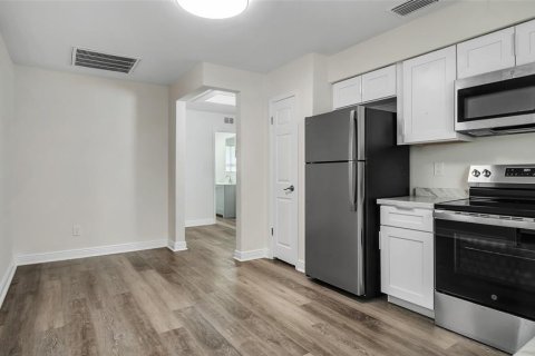 House in Tampa, Florida 3 bedrooms, 101.08 sq.m. № 2225008 - photo 8