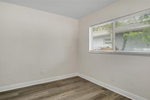 House in Tampa, Florida 3 bedrooms, 101.08 sq.m. № 2225008 - photo 25