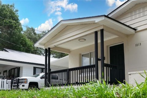 House in Tampa, Florida 3 bedrooms, 101.08 sq.m. № 2225008 - photo 3