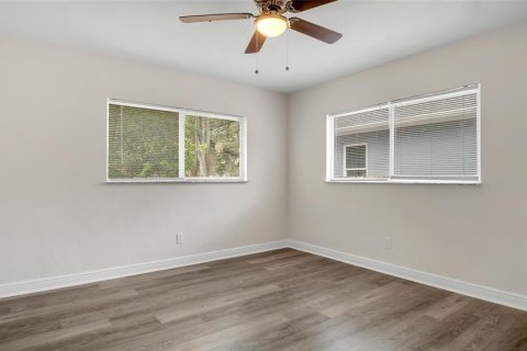 House in Tampa, Florida 3 bedrooms, 101.08 sq.m. № 2225008 - photo 12