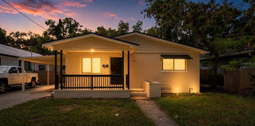 House in Tampa, Florida 3 bedrooms, 101.08 sq.m. № 2225008