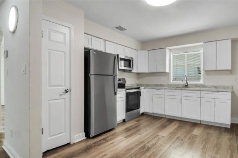 House in Tampa, Florida 3 bedrooms, 101.08 sq.m. № 2225008 - photo 9
