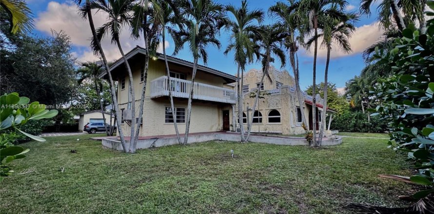 Casa en Biscayne Park, Florida 5 dormitorios, 365.38 m2 № 1950903