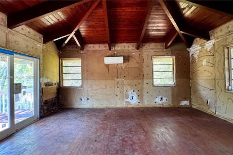 Villa ou maison à vendre à Biscayne Park, Floride: 5 chambres, 365.38 m2 № 1950903 - photo 12