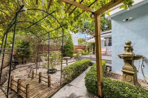 Casa en venta en Miami, Florida, 2 dormitorios № 1969869 - foto 6