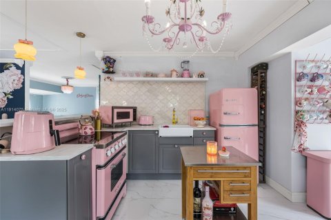 Casa en venta en Miami, Florida, 2 dormitorios № 1969869 - foto 18