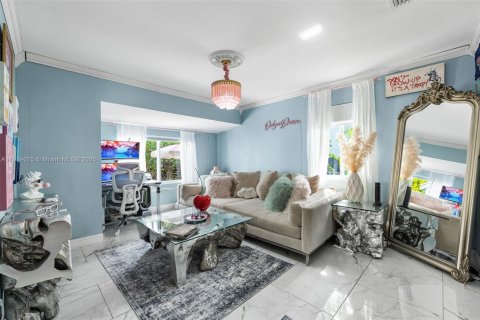 Casa en venta en Miami, Florida, 2 dormitorios № 1969869 - foto 25