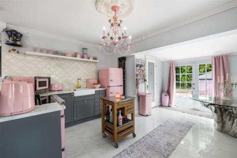 Casa en venta en Miami, Florida, 2 dormitorios № 1969869 - foto 17