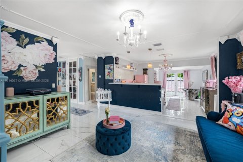 Casa en venta en Miami, Florida, 2 dormitorios № 1969869 - foto 9