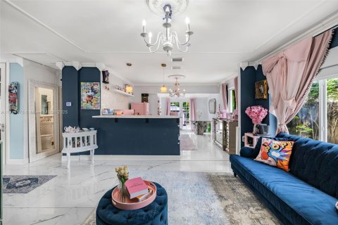 Casa en venta en Miami, Florida, 2 dormitorios № 1969869 - foto 10
