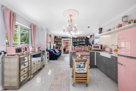 Casa en venta en Miami, Florida, 2 dormitorios № 1969869 - foto 19