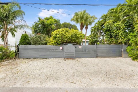 Casa en venta en Miami, Florida, 2 dormitorios № 1969869 - foto 2