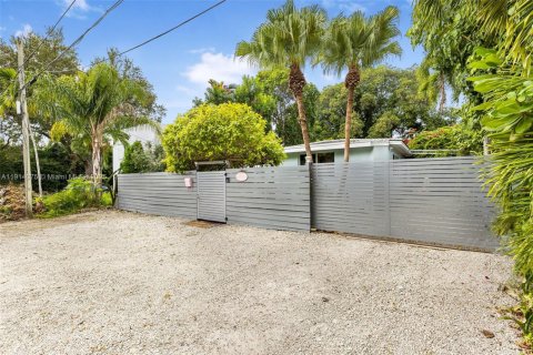 Casa en venta en Miami, Florida, 2 dormitorios № 1969869 - foto 4