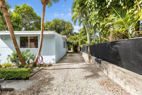 Casa en venta en Miami, Florida, 2 dormitorios № 1969869 - foto 7