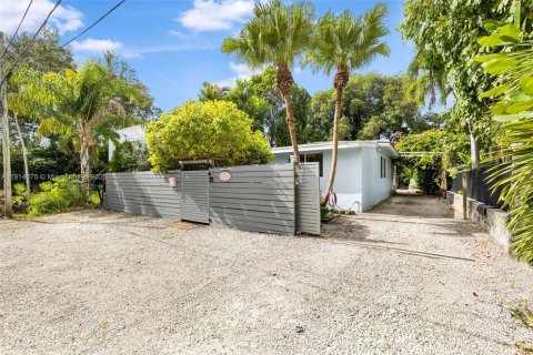 Casa en venta en Miami, Florida, 2 dormitorios № 1969869 - foto 5