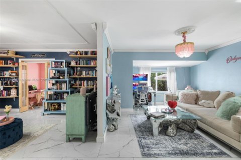 Casa en venta en Miami, Florida, 2 dormitorios № 1969869 - foto 24