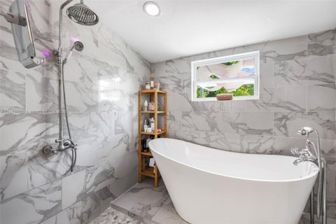 Casa en venta en Miami, Florida, 2 dormitorios № 1969869 - foto 30