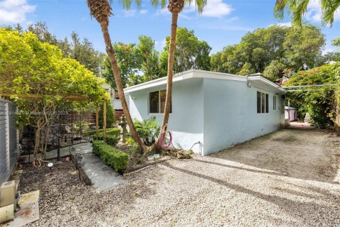 Casa en venta en Miami, Florida, 2 dormitorios № 1969869 - foto 8