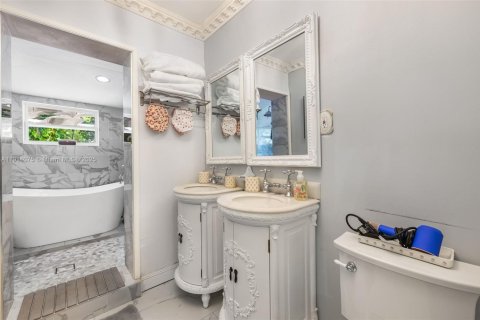 Casa en venta en Miami, Florida, 2 dormitorios № 1969869 - foto 28