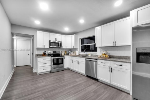 House in Clearwater, Florida 3 bedrooms, 170.01 sq.m. № 2058574 - photo 21