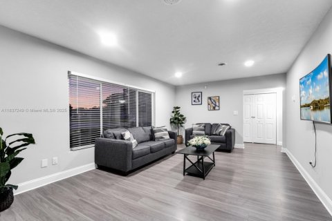 House in Clearwater, Florida 3 bedrooms, 170.01 sq.m. № 2058574 - photo 11