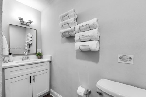 House in Clearwater, Florida 3 bedrooms, 170.01 sq.m. № 2058574 - photo 13