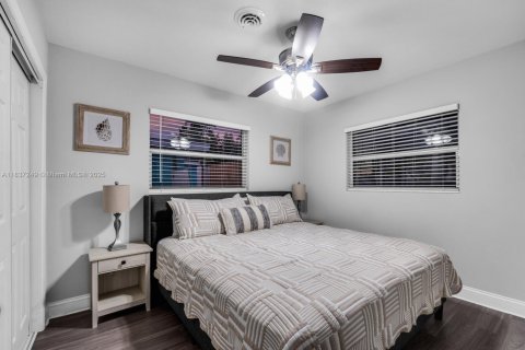 House in Clearwater, Florida 3 bedrooms, 170.01 sq.m. № 2058574 - photo 8