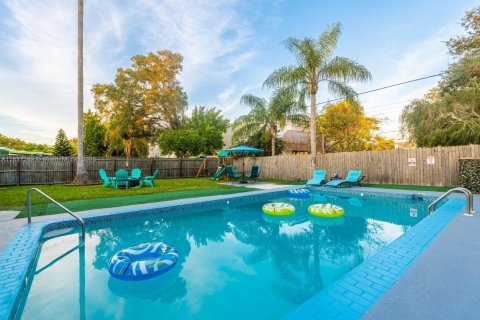 House in Clearwater, Florida 3 bedrooms, 170.01 sq.m. № 2058574 - photo 5