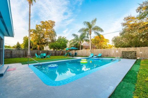 House in Clearwater, Florida 3 bedrooms, 170.01 sq.m. № 2058574 - photo 7