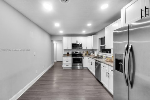 House in Clearwater, Florida 3 bedrooms, 170.01 sq.m. № 2058574 - photo 22