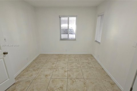 House in Dania Beach, Florida 2 bedrooms, 144 sq.m. № 2067419 - photo 5