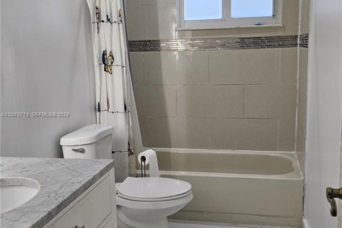 House in Dania Beach, Florida 2 bedrooms, 144 sq.m. № 2067419 - photo 7