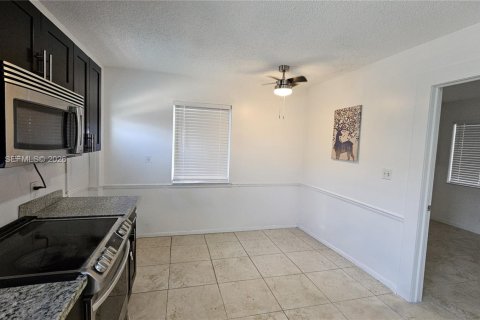 House in Dania Beach, Florida 2 bedrooms, 144 sq.m. № 2067419 - photo 6
