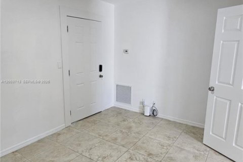 House in Dania Beach, Florida 2 bedrooms, 144 sq.m. № 2067419 - photo 9