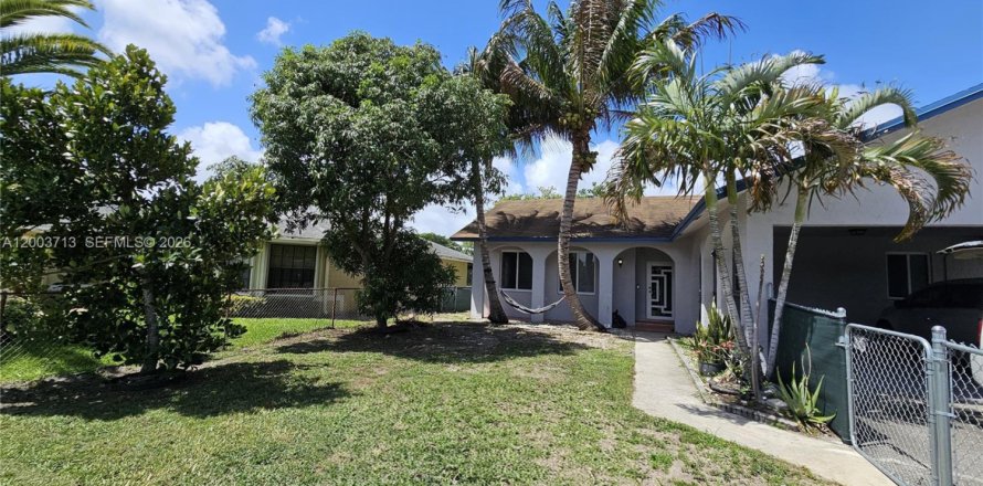 House in Dania Beach, Florida 2 bedrooms, 144 sq.m. № 2067419