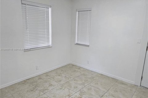 House in Dania Beach, Florida 2 bedrooms, 144 sq.m. № 2067419 - photo 8