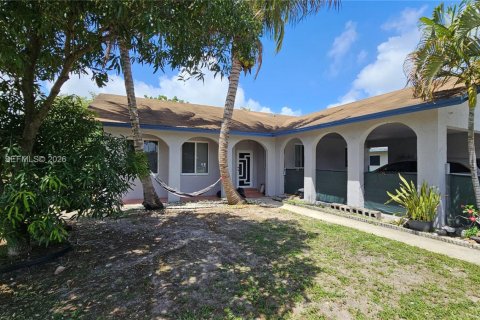 House in Dania Beach, Florida 2 bedrooms, 144 sq.m. № 2067419 - photo 3