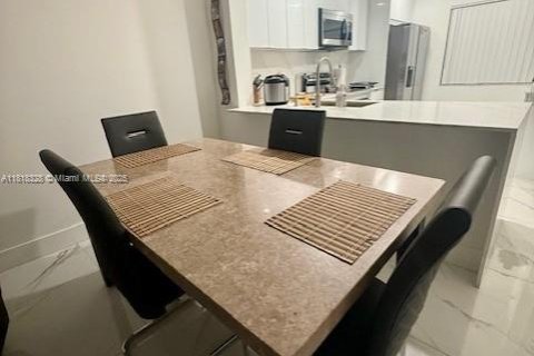 Adosado en venta en Miami, Florida, 3 dormitorios, 122.54 m2 № 1960960 - foto 15