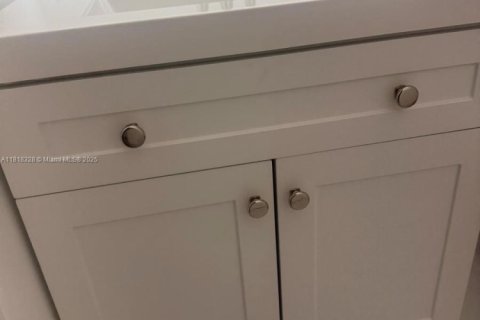 Adosado en venta en Miami, Florida, 3 dormitorios, 122.54 m2 № 1960960 - foto 17