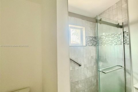 Adosado en venta en Miami, Florida, 3 dormitorios, 122.54 m2 № 1960960 - foto 23